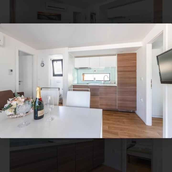 Tomica Apartments With Pool Biograd Na Moru Eksteriør bilde